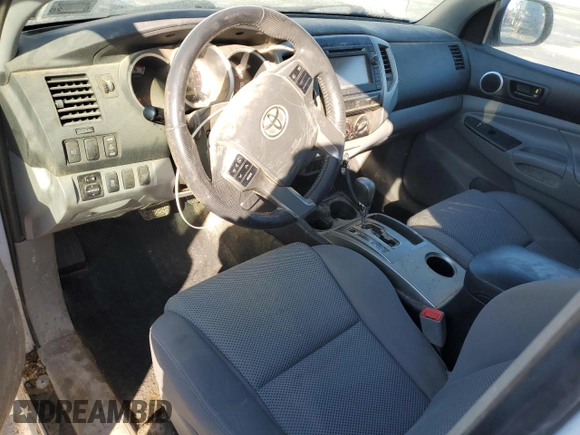 2013 Toyota Tacoma z VIN 5TFUU4EN6DX077146, wystawiony jako Copart lot #46538805 z przebiegiem 117 553 mil mil oraz Szkoda całkowita • Salvage title. Historia ofert i sprzedaży dostępna na DreamBid. Obrazek 8.
