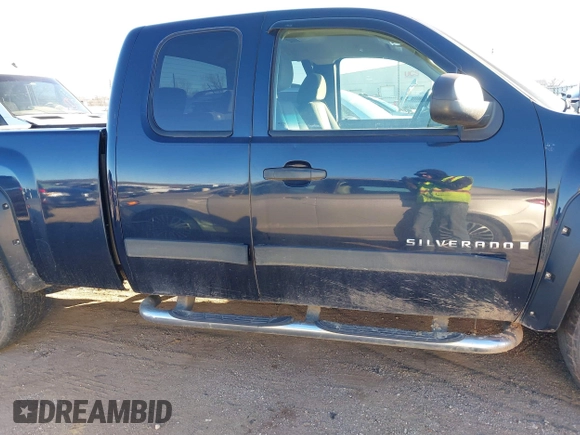 2007 Chevrolet Silverado 1500 1LT with VIN 1GCEK19007Z525378, listed as a IAAI auction lot 41217202 with Not Provided miles and . Bid and sale history available at DreamBid. Image 13.