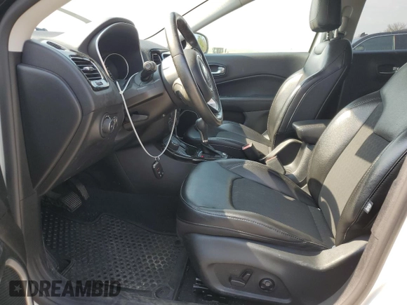 2018 Jeep Compass Latitude z VIN 3C4NJDBB3JT326243, wystawiony jako Copart lot #60688755 z przebiegiem 55 432 mil mil oraz Szkoda całkowita • Salvage title. Historia ofert i sprzedaży dostępna na DreamBid. Obrazek 7.