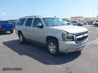2007 Chevrolet Suburban LT with VIN 1GNFK16327J371622, listed as a IAAI auction lot 41539925 with 231,268 mi miles. Bid and sale history available at carsss.com. Image 1.