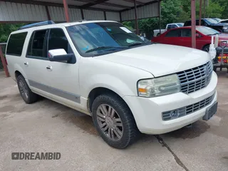 2007 Lincoln Navigator z VIN 5LMFL27567LJ14424, wystawiony jako IAAI lot #42202680 z przebiegiem 266 419 mil mil oraz . Historia ofert i sprzedaży dostępna na DreamBid. Obrazek 1.