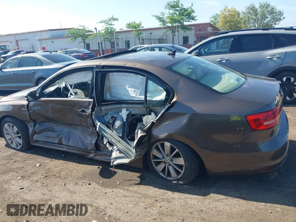 2015 Volkswagen Jetta Sport z VIN 3VWD17AJ5FM411217, wystawiony jako IAAI lot #42563776 z przebiegiem 84 520 mil mil oraz . Historia ofert i sprzedaży dostępna na DreamBid. Obrazek 14.