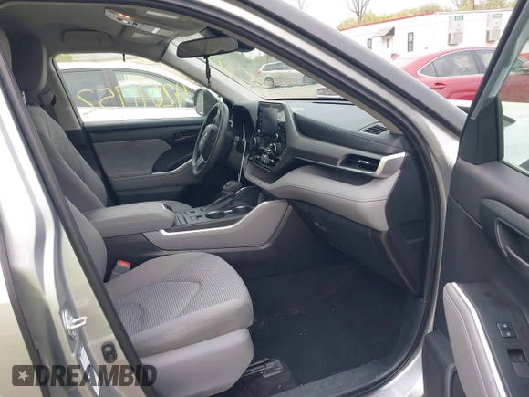 2021 Toyota Highlander L z VIN 5TDCZRBHXMS072546, wystawiony jako IAAI lot #42071752 z przebiegiem 47 233 mil mil oraz . Historia ofert i sprzedaży dostępna na DreamBid. Obrazek 5.