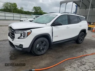 2024 GMC Terrain AT4 z VIN 3GKALYEG0RL339135, wystawiony jako Copart lot #54039625 z przebiegiem 14 835 mil mil oraz Szkoda całkowita • Salvage title. Historia ofert i sprzedaży dostępna na DreamBid. Obrazek 1.