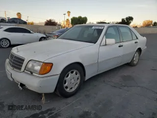 1992 Mercedes-Benz 500 z VIN WDBGA51E1NA048741, wystawiony jako Copart lot #85514514 z przebiegiem 145 361 mil mil oraz Tytuł czysty. Historia ofert i sprzedaży dostępna na DreamBid. Obrazek 1.
