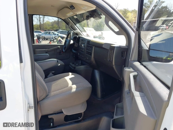 2019 Chevrolet Express Passenger LT with VIN 1GAZGPFG4K1286442, listed as a IAAI auction lot 41908138 with 241,894 mi miles. Bid and sale history available at carsss.com. Image 5.