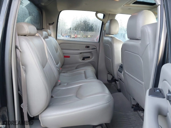 2006 Chevrolet Avalanche Z71 with VIN 3GNEK12ZX6G221862, listed as a IAAI auction lot 41794956 with 163,738 mi miles. Bid and sale history available at carsss.com. Image 8.