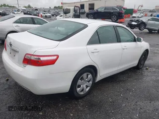2008 Toyota Camry LE z VIN 4T1BE46K48U779901, wystawiony jako IAAI lot #42351250 z przebiegiem 44 784 mil mil oraz . Historia ofert i sprzedaży dostępna na DreamBid. Obrazek 4.