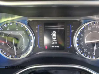 2015 Chrysler 200 Limited with VIN 1C3CCCAB4FN695203, listed as a IAAI auction lot 42105080 with 139,140 mi miles. Bid and sale history available at carsss.com. Image 7.