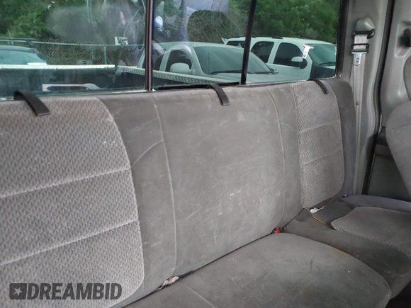 2003 Ford Super Duty F-250 XL with VIN 1FTNX21L73EB40320, listed as a IAAI auction lot 42071292 with 301,082 mi miles. Bid and sale history available at carsss.com. Image 8.