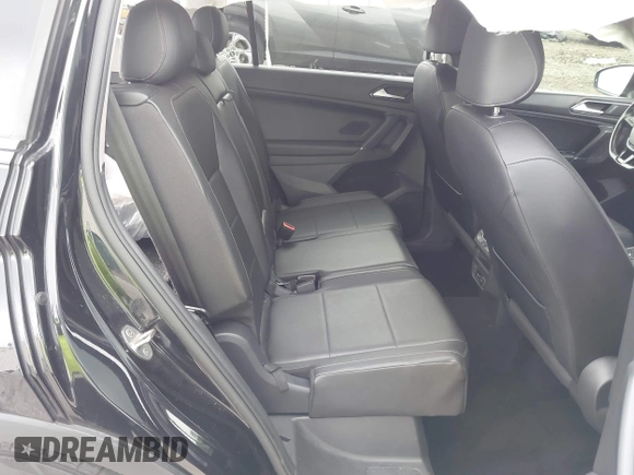 2018 Volkswagen Tiguan SEL with VIN 3VV3B7AX4JM022644, listed as a IAAI auction lot 42422831 with 115,066 mi miles and . Bid and sale history available at DreamBid. Image 8.