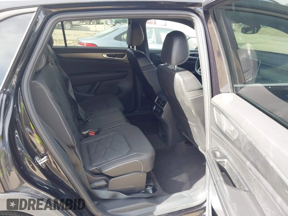 2024 Volkswagen Atlas SE z VIN 1V2LE2CA7RC230983, wystawiony jako IAAI lot #41786500 z przebiegiem 34 241 mil mil oraz . Historia ofert i sprzedaży dostępna na DreamBid. Obrazek 8.