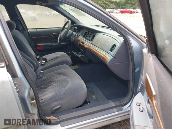 1999 Mercury Grand Marquis GS z VIN 2MEFM74W8XX686921, wystawiony jako IAAI lot #42374777 z przebiegiem 185 166 mil mil oraz . Historia ofert i sprzedaży dostępna na DreamBid. Obrazek 5.