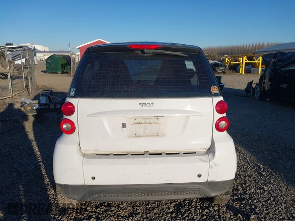 2013 Smart fortwo Pure z VIN WMEEJ3BA5DK703700, wystawiony jako IAAI lot #41431239 z przebiegiem 84 733 mil mil oraz . Historia ofert i sprzedaży dostępna na DreamBid. Obrazek 16.