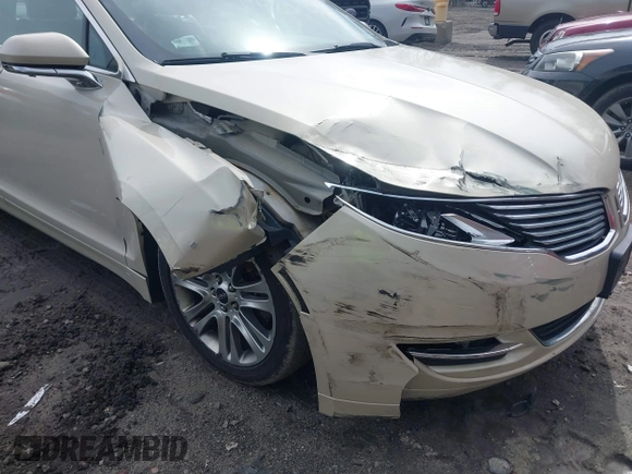2014 Lincoln MKZ with VIN 3LN6L2J9XER803301, listed as a IAAI auction lot 41740792 with 170,376 mi miles. Bid and sale history available at carsss.com. Image 6.
