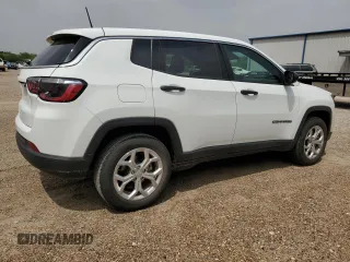 2024 Jeep Compass Sport z VIN 3C4NJDAN6RT163210, wystawiony jako Copart lot #51369215 z przebiegiem 13 575 mil mil oraz Szkoda całkowita • Salvage title. Historia ofert i sprzedaży dostępna na DreamBid. Obrazek 3.