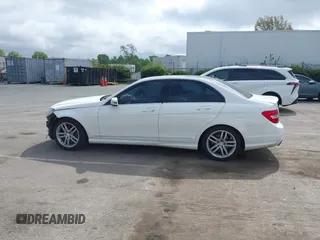 2014 Mercedes-Benz C 300 Sport z VIN WDDGF8AB0EA941628, wystawiony jako IAAI lot #41907802 z przebiegiem 88 812 mil mil oraz . Historia ofert i sprzedaży dostępna na DreamBid. Obrazek 14.