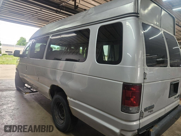 2011 Ford Econoline Passenger XL z VIN 1FBSS3BL1BDA81313, wystawiony jako IAAI lot #42535578 z przebiegiem 264 403 mil mil oraz . Historia ofert i sprzedaży dostępna na DreamBid. Obrazek 26.