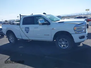 2024 Ram 2500 Laramie z VIN 3C6UR5FL7RG276925, wystawiony jako IAAI lot #41983387 z przebiegiem 29 458 mil mil oraz . Historia ofert i sprzedaży dostępna na DreamBid. Obrazek 13.