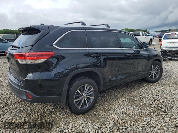 2018 Toyota Highlander SE z VIN 5TDJZRFHXJS821925, wystawiony jako Copart lot #56597305 z przebiegiem 36 232 mil mil oraz Szkoda całkowita • Salvage title. Historia ofert i sprzedaży dostępna na DreamBid. Obrazek 3.
