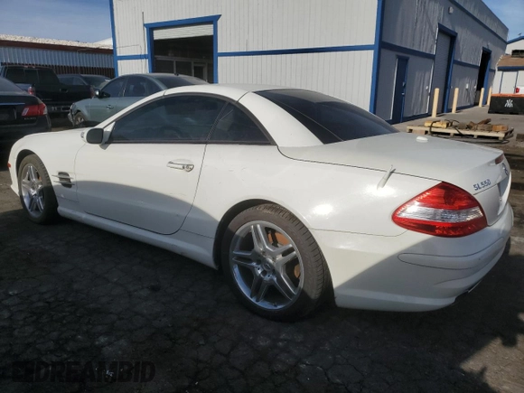 2008 Mercedes-Benz SL 550 z VIN WDBSK71FX8F136660, wystawiony jako Copart lot #53277185 z przebiegiem 74 827 mil mil oraz Szkoda całkowita • Salvage title. Historia ofert i sprzedaży dostępna na DreamBid. Obrazek 2.
