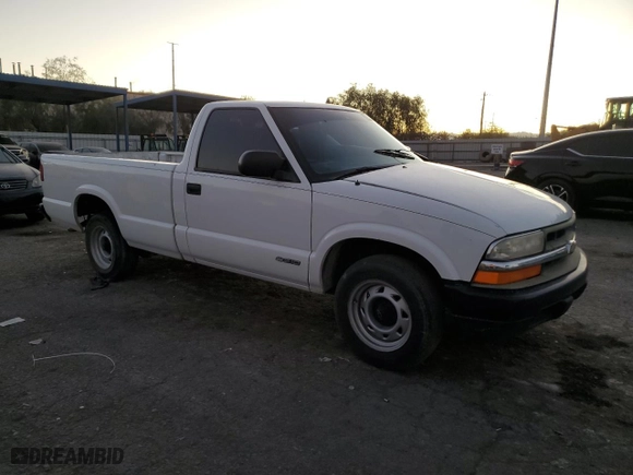 2000 Chevrolet S-10 LS with VIN 1GCCS1446YK180031, listed as a Copart auction lot 84048394 with 140,932 mi miles and Salvage Title. Bid and sale history available at carsss.com. Image 4.