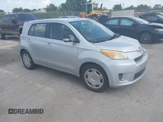 2008 Scion xD z VIN JTKKU10438J018741, wystawiony jako IAAI lot #42463972 z przebiegiem 163 676 mil mil oraz . Historia ofert i sprzedaży dostępna na DreamBid. Obrazek 1.