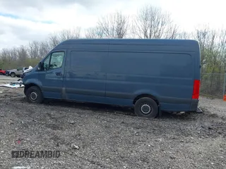2019 Mercedes-Benz Sprinter Cargo z VIN WD4PF1CD1KP147624, wystawiony jako IAAI lot #41832359 z przebiegiem 68 434 mil mil oraz . Historia ofert i sprzedaży dostępna na DreamBid. Obrazek 3.