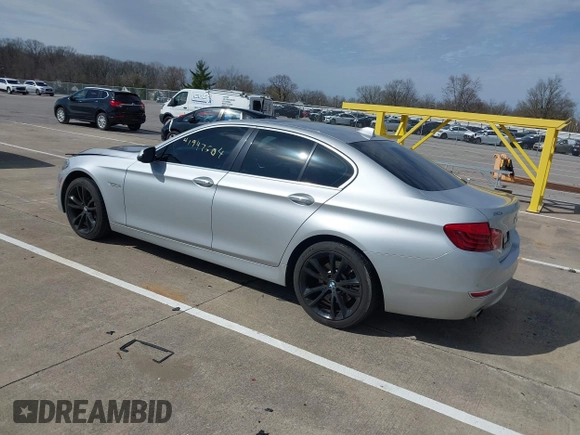 2015 BMW 5 Series 535i z VIN WBA5B1C57FG127497, wystawiony jako IAAI lot #41947604 z przebiegiem 145 577 mil mil oraz . Historia ofert i sprzedaży dostępna na DreamBid. Obrazek 3.