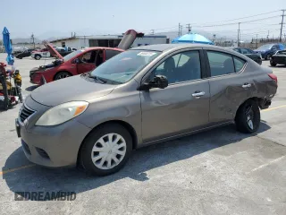 2012 Nissan Versa SV z VIN 3N1CN7AP7CL813302, wystawiony jako Copart lot #59006225 z przebiegiem 156 632 mil mil oraz Szkoda całkowita • Salvage title. Historia ofert i sprzedaży dostępna na DreamBid. Obrazek 1.