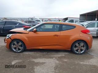 2016 Hyundai Veloster with VIN KMHTC6AD8GU301106, listed as a IAAI auction lot 41067109 with 139,002 mi miles. Bid and sale history available at carsss.com. Image 14.
