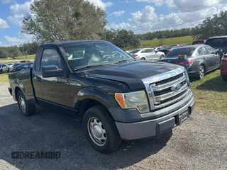 2013 Ford F-150 XL z VIN 1FTMF1CM7DFE09796, wystawiony jako Copart lot #80990504 z przebiegiem 67 872 mil mil oraz Czysty tytuł • Clean title. Historia ofert i sprzedaży dostępna na DreamBid. Obrazek 1.