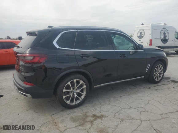 2021 BMW X5 sDrive40i with VIN 5UXCR4C01M9G22129, listed as a Copart auction lot 53636665 with 93,231 mi miles and Clean Title. Bid and sale history available at carsss.com. Image 3.