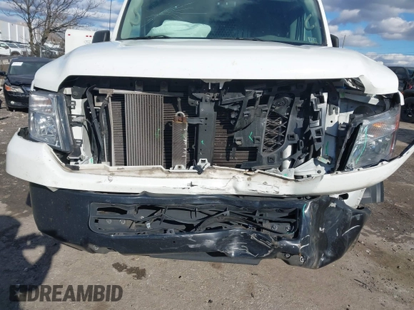 2021 Nissan NV Cargo SV z VIN 1N6BF0LY1MN806850, wystawiony jako IAAI lot #41500860 z przebiegiem 94 928 mil mil oraz . Historia ofert i sprzedaży dostępna na DreamBid. Obrazek 6.