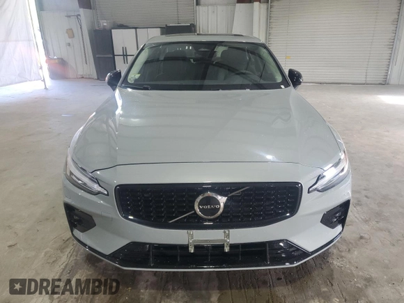 2025 Volvo S60 Core with VIN 7JRL12GJ5SG362633, listed as a Copart auction lot 73521594 with 2,001 mi miles and Clean Title. Bid and sale history available at carsss.com. Image 5.