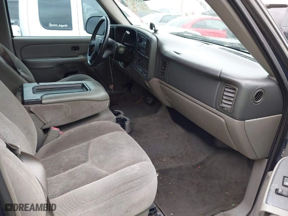 2005 Chevrolet Avalanche LS with VIN 3GNEC12Z95G115267, listed as a IAAI auction lot 41832134 with 223,690 mi miles. Bid and sale history available at carsss.com. Image 5.
