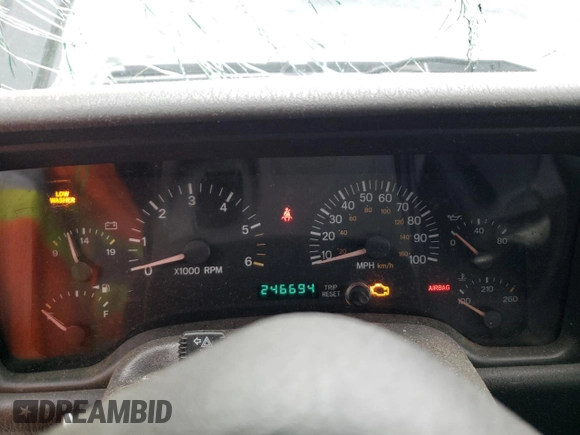 2001 Jeep Cherokee Sport с VIN 1J4FF48S31L615450, выставлен на аукционе Copart как лот 55835585 с пробегом 246 694 миль миль и Списание • Salvage title. История ставок и продаж доступна на DreamBid. Изображение 9.