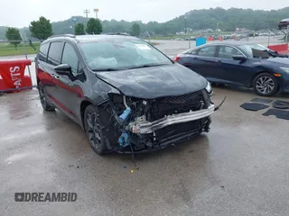 2022 Chrysler Pacifica Limited with VIN 2C4RC1GG7NR129373, listed as a IAAI auction lot 42440562 with 120,000 mi miles and . Bid and sale history available at DreamBid. Image 1.