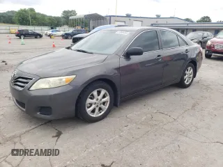 2011 Toyota Camry LE z VIN 4T4BF3EK3BR110153, wystawiony jako Copart lot #61950455 z przebiegiem 414 223 mil mil oraz Czysty tytuł • Clean title. Historia ofert i sprzedaży dostępna na DreamBid. Obrazek 1.