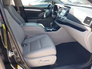 2018 Toyota Highlander SE with VIN 5TDKZRFH3JS549805, listed as a IAAI auction lot 42603465 with 85,547 mi miles and . Bid and sale history available at DreamBid. Image 5.