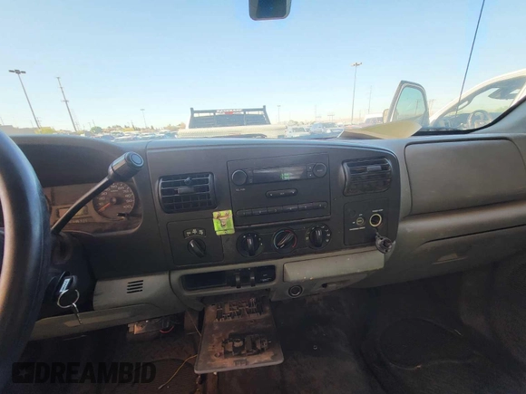 2007 Ford F-250 XL z VIN 1FTNF21517EB22731, wystawiony jako IAAI lot #42563444 z przebiegiem 165 792 mil mil oraz . Historia ofert i sprzedaży dostępna na DreamBid. Obrazek 7.