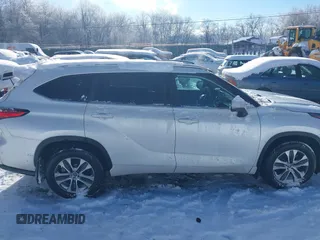 2023 Toyota Highlander L z VIN 5TDKDRBH5PS008770, wystawiony jako IAAI lot #41287960 z przebiegiem 26 822 mil mil oraz . Historia ofert i sprzedaży dostępna na DreamBid. Obrazek 13.