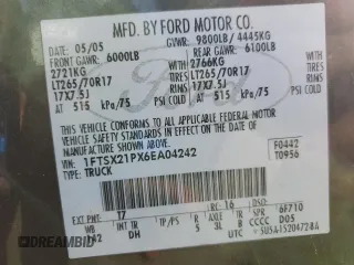 2006 Ford F-250 XL z VIN 1FTSX21PX6EA04242, wystawiony jako Copart lot #59104995 z przebiegiem 157 947 mil mil oraz Czysty tytuł • Clean title. Historia ofert i sprzedaży dostępna na DreamBid. Obrazek 12.