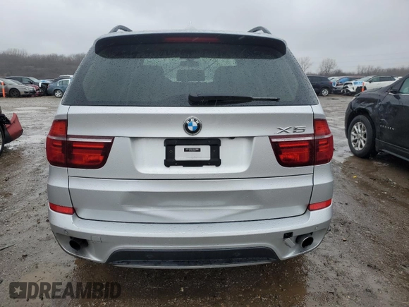 2013 BMW X5 xDrive35i z VIN 5UXZV4C54D0E10167, wystawiony jako Copart lot #86497414 z przebiegiem 95 519 mil mil oraz Szkody całkowita. Historia ofert i sprzedaży dostępna na DreamBid. Obrazek 6.