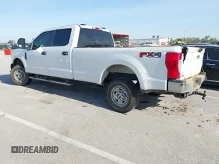 2022 Ford F-250 XL z VIN 1FT7W2BN6NEF62982, wystawiony jako IAAI lot #42086401 z przebiegiem 106 450 mil mil oraz . Historia ofert i sprzedaży dostępna na DreamBid. Obrazek 3.