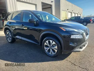 2023 Nissan Rogue SV z VIN 5N1BT3BA7PC779179, wystawiony jako IAAI lot #42132407 z przebiegiem 21 207 mil mil oraz . Historia ofert i sprzedaży dostępna na DreamBid. Obrazek 1.