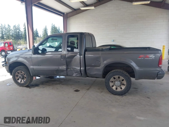 2003 Ford Super Duty F-250 XL with VIN 1FTNX21F33EA22565, listed as a IAAI auction lot 42004045 with 252,604 mi miles. Bid and sale history available at carsss.com. Image 14.