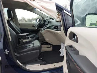 2018 Chrysler Pacifica Touring L with VIN 2C4RC1BG8JR271328, listed as a IAAI auction lot 41961546 with 84,740 mi miles and . Bid and sale history available at DreamBid. Image 5.
