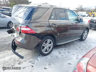 2013 Mercedes-Benz M-Class ML 350 BlueTEC with VIN 4JGDA2EB7DA258502, listed as a IAAI auction lot 41269991 with 140,182 mi miles. Bid and sale history available at carsss.com. Image 4.