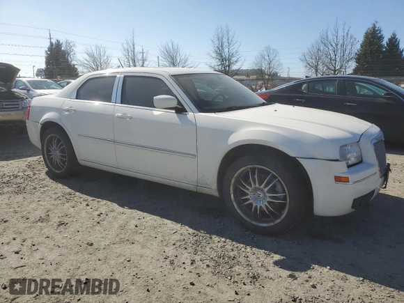 2008 Chrysler 300 Touring with VIN 2C3LK53G18H262098, listed as a Copart auction lot 46910935 with 92,052 mi miles and Salvage Title. Bid and sale history available at carsss.com. Image 4.